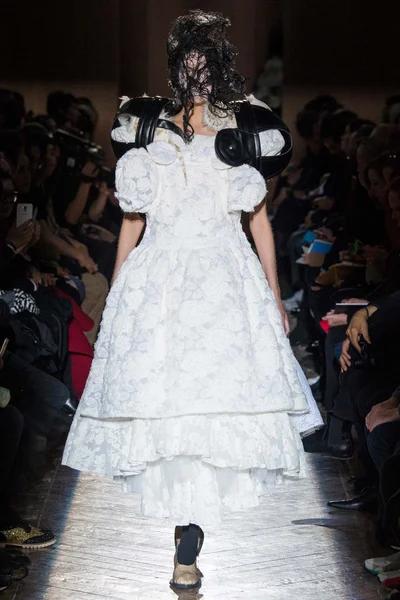 Look 16